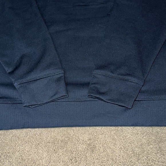 Men’s Izod hoodie. - Picture 5 of 5